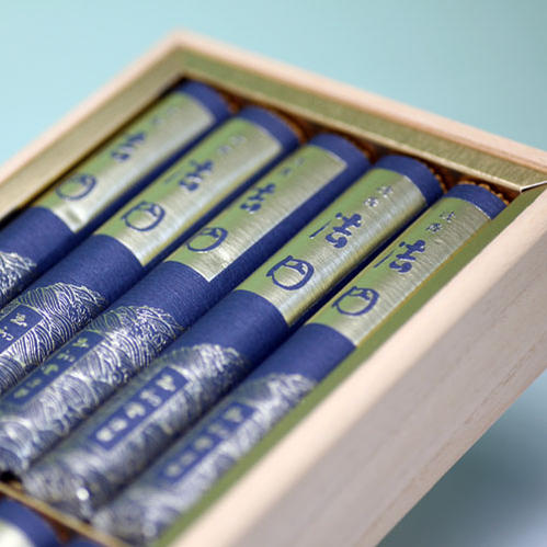 Incense sticks for short-sized products, agarwood, short-sized 10-sized grips, paulownia box, incense sticks, gifts, 6031, Tamahatsudo [domestic shipping only]
