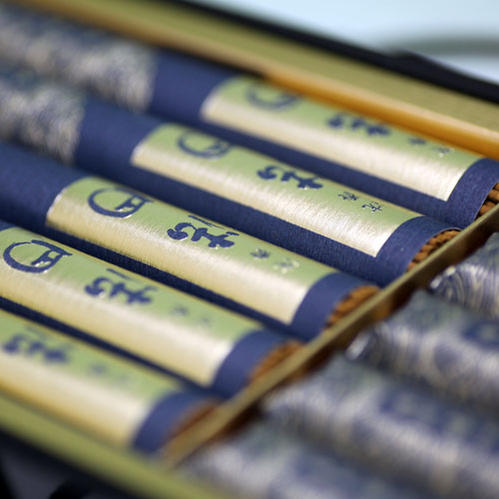 Incense sticks for short-sized products, agarwood, short-sized 10-sized grips, painted box, incense sticks, incense sticks, gifts, 0090, Tamahatsudo [domestic shipping only]