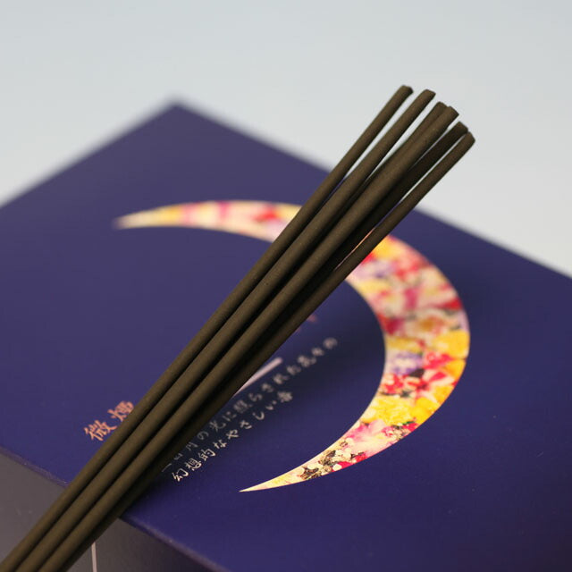 精美的吸烟新月ai kaika kaishinshido